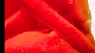 المموس راحت تحاسب المحامي بتاعها قعده علي الكرسي و رافع سكس عراقي   رجلها لفوق لحد ما جبهم جوا كسها و اللبن عمال يقع منها