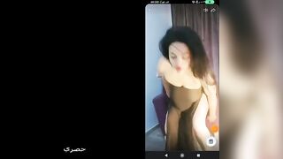 عرض اغراء فاجر مع الممحونه الهايجه لبوه تانجو ميمي  سكس سعودي الممحونه فاتحه لايف نار بقميص نوم اسود وكسها المنفوخ باين