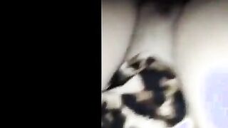 المنيوكه هند  سكس مصر لبوة فيصل نايمه علي ضهرها وفشخ رجلها لفوق و عشيقها مسكها من طيزها عمال يشدها علي زبر نيك عنيف