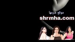 فؤاد ماسك اللبوه سكس مصر  اختها مطلع بزازها و عمال يقرصها من حلمة بزازها الكبيره و بيصورها فيديو القحبه ممحونه اوي