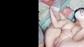 العنتيل الفحل سكس مصر  فاشخ اللبوه ومدلع خرم طيزها نيك دلع ماسك زبر بايدوا و بيحاول يدخلوا في طيزها وحده وحده