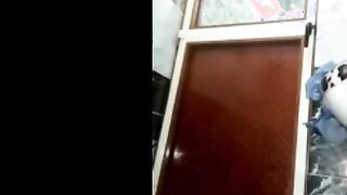 ناديه الحيحانه ام كس مشعر قعده  سكس مصر في الحمام بتكلم صاحبها فيديو و فشخ كسها المشعر بعبصه المموس شهوتها عاليه