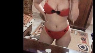 مقاطع ساخنه للمموس الحيحانه نهاد  لابسه قميص نوم احمر جاحد  سكس مصر واقفه قدام المرايا بتصور بزازها الكبيره لبوه مصريه