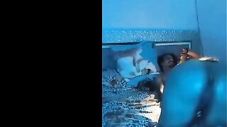 اللبوه خلتها حبيبها نايم و طلعت خلعتوا البوكسر و نزلت لحس ومص في سكس مصر  زبر وبضانوا قام عليها فشخ كسها وطيزها نيك