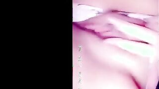 اللبوه بعتالي فيديو ل كسها الشرقان وهي عماله تدعك فيه  و بتقولي كسي  سكس مصر هايج عليك اوي تعال نكني بقي كسي مولع
