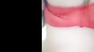 شوشو مشواير الممحونه طالعه لايف بطقم داخلي احمر ناري فاجر و واقفه قدام  سكس مصر فشخ بزازها عصر و عض في الحلمه