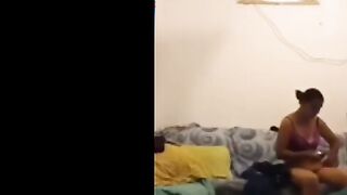 روحت ابات عند اخويا هو صحي الصبح نزل الشغل طلعت الصاله لاقيت سكس مصر  مراته الهايجه عريانه ملط وبتقولي تجرب كسي