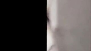 دنيا المموس مسك زبر عشيقها وعماله تلعب في راس زبر بلسانها هيجتواعليها  سكس مصر ومسكه فشخ طيزها و كسها نيك عنيف