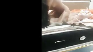 الشرموطة راحت تجرب اوضة نومها قبل الدخله خطيبها ابو زبر كبير مسكها علي حرف  سكس مصر السرير فاشخ طيزها نيك عنيف