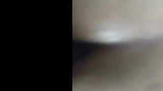اللبوه فايزه العايزه عامله شغل عالي نيييك مع الزبون السعودي مواقفها علي سكس مصر  حرف السرير و عمال يرزع في كسها
