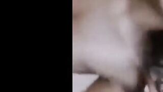 اللبوه ندي الهايجه لابسه طقم داخلي اسود جامد سكس مصر فشخ بتصور كسها الشرقان وهو عمال ينزل في لبن من كتر فركها فيه