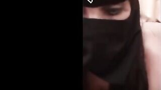 اللبوه لابسه طقم بكيني تايجر فاجر نيك قعده فاتحه  سكس مصر لايف ناااار خلعت الاندر وفضلت تدعك في كسها قحبه سعوديه
