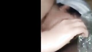 مديرة سكن البنات سكس مصر  الجامعي جايب طالب في مكتبه و خلايه ينكها و يفشخ كسها وقف قدامها و دخل زبر كله في بوقها