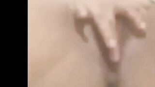 ندي لبوة عين شمس عامله شغل عالي مع  سكس مصر صاحبها الزبير خلاها تكلموا فيديو والمموس شغاله دعك في ظنبور كسها لحد ماجبتهم