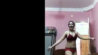 اللبوه بترقص احلي رقص شرقي وهي بتصور نفسها لعشيقها خلعت  سكس مصر هدومها حته حته و معتزه بالحجاب اوي بدخل شعرها