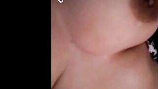 اللبوه بتعمل مكالمات فيديو سكس مقابل مية جنيه كلمت الزبون و شكلها كان هايجه سكس مصر  اوي فشخت كسها دعك و نزلت لبن كتير اوي