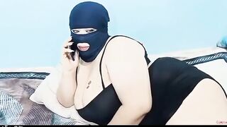 الشرموطه المربربه كسها كان شرقان و عايزه تتناك سكس مصر  عشيقها قلها مش هقدر اجي شغلت فيلم سكس وفشخت كسها الهايج