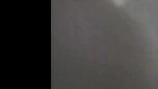 الشرموطه عايزه تتصور وهي بتتناك بتقولوا عايزه اتفرج علي نفسي مسكها  سكس مصر من وسطها وعمال يرزع في كسها الممحونه