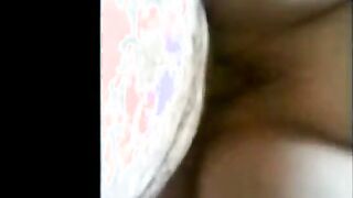 لبوه كبيره في السن مسكه زبر عشيقها  ونزلها مص ولحس فيه اللبوه بلعت  سكس مصر زبر كله في بوقها طلعت قعدت علي زبر فشخت كسها