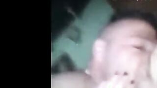 قحبه تونسيه جسمها قشطه كيرفي نايمه  سكس مصر تحت عشيقها الزبير فاشخ كسها الهايج نيك عنيف وهي عماله تصوت من المتعه