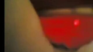 الشرموطه ندي لابس قميص سكس مصر  نوم و طقم داخلي احمر من الاخر لبوه نيك في نفسها احلي حاجه فيها كسها ضيق و مليان لحم
