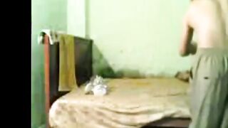 غفل اللبوه جارتوا وصورها وهي  سكس مصر في حضنوا عريانه ملط و بيفشخ كسها الهايج نيك المموس كسها مبلول اوي عمال يمسح فيه