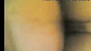 متناكه مصريه حيحانه فشخ نايمه  سكس مصر علي ضهرها و الفحل يدخل زبر مره في كسها و مره في طيزها لحد ما جبهم علي ظنبور كسها