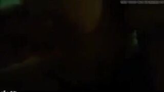 فايزه الهايجه نايمه علي  سكس مصر ضهرها وفشخ رجلها ل حبيبيها الفحل عمال يرزع في كسها الهايج بزبر و هي بتشدوا عليها