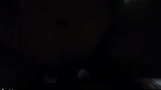 فايزه الهايجه نايمه علي  سكس مصر ضهرها وفشخ رجلها ل حبيبيها الفحل عمال يرزع في كسها الهايج بزبر و هي بتشدوا عليها