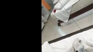 ام شهد القواده الممحونه راحت ل عشيقها الزبير سكس مصر  الهايج ومسكها علي حرف السرير فلقسها و فضل يرزع في كسها الممحون