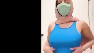 المموس الممحونه انجلينا انجل طالعه لايف ناااار ونجم نيوبورن سكس مصر  و مسكها من بزازها عمال يقولها انتي قبحتي و شرموطي