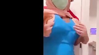 المموس الممحونه انجلينا انجل طالعه لايف ناااار ونجم نيوبورن سكس مصر  و مسكها من بزازها عمال يقولها انتي قبحتي و شرموطي