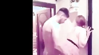 محصل الغازدخل يكشيف اللبوه صاحبت البيت طلعتلوا عريانه   سكس مصر ملط هيجتوا عليها ومسكها وقفها علي الحيطه فشخ كسها نيك