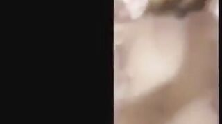 شرموطه قحبه كبيره في السن  نايمه تحت زبر عشيقها فاشخ كسها نيك  سكس مصر عنيف وهي عامله نفسها مكسوفه بعد ما هان شرفها