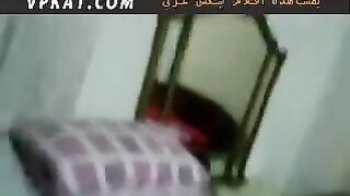 القحبه المصريه راحت ل عشيقها البت و غفلها و صورها وهي في حضنو سكس مصري ا بقميص النوم  الاحمر و نزله مص ولحس في زبر و بضانوا