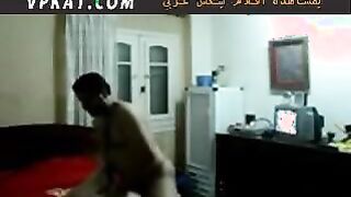 القحبه المصريه راحت ل عشيقها البت و غفلها و صورها وهي في حضنو سكس مصري ا بقميص النوم  الاحمر و نزله مص ولحس في زبر و بضانوا