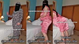 متناكة الشرقيه الفاجره دخلت تنظف غرفة راجل عازب و كانت ف سكس مصري اكره مش موجود خلعت هدومها طلع لاقها مفاقس طيزها نكها