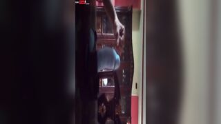 المتناكه بعت الزبر الصناعي ل جوزها تقولوا انت سافرت و انا جبت ا سكس مصري لزبر اللي يريح كسي الممحون ما انا هموت عليك اعمل ايه