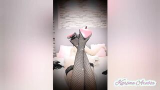 شاهندا القحبه المصريه  فاتحه لايف وهي عريانه ملط ولابس سكس مصري ه جزمه كعب و فشخ كسها الهايج بزبر الصناعي قحبه مصريه