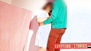 القحبه ام شهد المربربه مسك زبر الزبون عماله ترضع وتمص فيه لحد  سكس مصري موقف مسكها فلقس طيزها في الوضع الفرنساوس و فشخها نيك