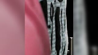 العرص صحي من النوم هايج و زبر واقف لاقي اخته الممحونه  سكس مصري واقفه في المطبخ فضل يهيج فيها و فلقس طيزها فشخها نيك