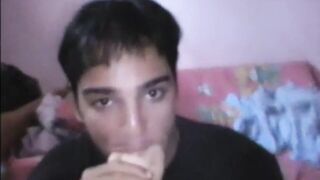 اللبوه راحت ل خطيبها البيت و كانت عارفه انوا لوحدوا  سكس مصري عمال يبوسها ويهيج فيها مسك رجلها فضل يلحس في صوابعها