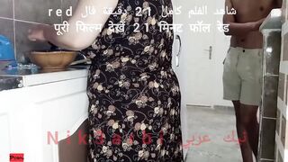 الواد استغل غياب اهلو و دخل المطبخ علي الشغاله المربربه  سكس مصري فلقس طيزها و مسكها فشخ كسها الهايج نيك نزلهم في كسها