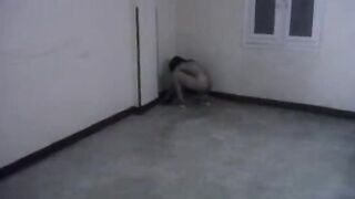 خطيبتي اللبوه رايحه تمسح الشقه عشان العمال هيجوا يشت سكس مصري غلوا دخلت الشقه لاقتها عريانه ملط و عماله تمسح الشقه