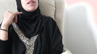 الشرموطه السعوديه ام عبدالرحمن الحيحانه فاتحه لايف علي سكس مصري  زبر جوزها الديوث و هي عماله تفرك في بايدها و تهيجوا