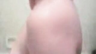 اللبوه السوريا الممحونه جابت عشيقها البيت يريح كسها الهايج  سكس مصري و يكيفها دخلوا يخدوا دش مع بعض بعد ما عملوا اول واحد