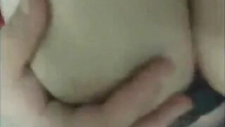 الشرموطه ام محمد المربربه عرفت تهيج اخو جوزها عليها ب سكس مصري س اتفقا معاها هيريحها من غير نيك ضرب عشره علي بزازها
