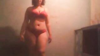 الشرموطه ام محمد لبوة الشرقيه الممحونه بتصور نفسها فيديو سكس مصري  لواحد عرفتوا من النت بس زبر عجبها وعايزه تتناك منوا