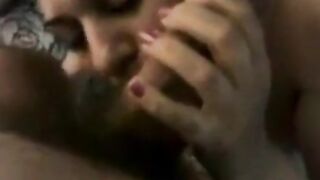 الشرموطه مروه الممحونه ماسكه زبر حبيبها و عماله ترضع فيه  سكس مصري اللبوه نزله لحس في بضانوا و خرم طيزوا بتهيجوا اللبوه