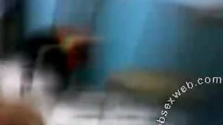 المموس رشا الممحونه قعده تتشرمط علي حبيبها و تتعالق ومت سكس مصري عرفش انوا بيصورها مسكها في الارض فشخ كسها الهايج نيك